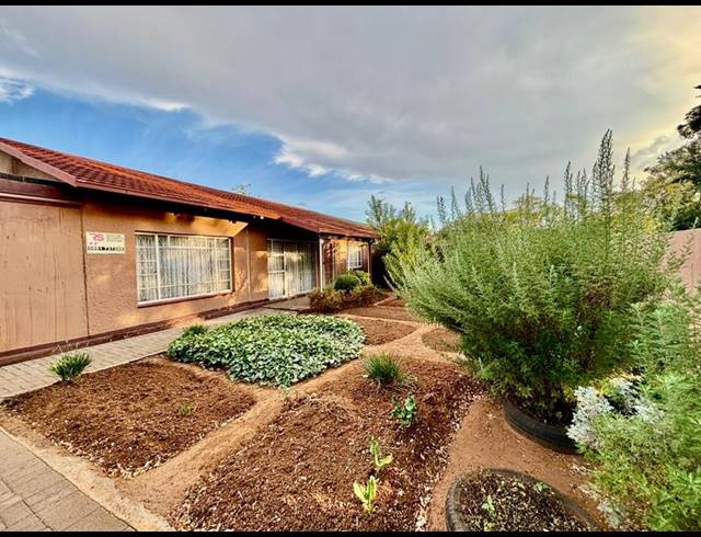 3 BEDROOM HOUSE FOR SALE IN VANDERBIJLPARK CW 2